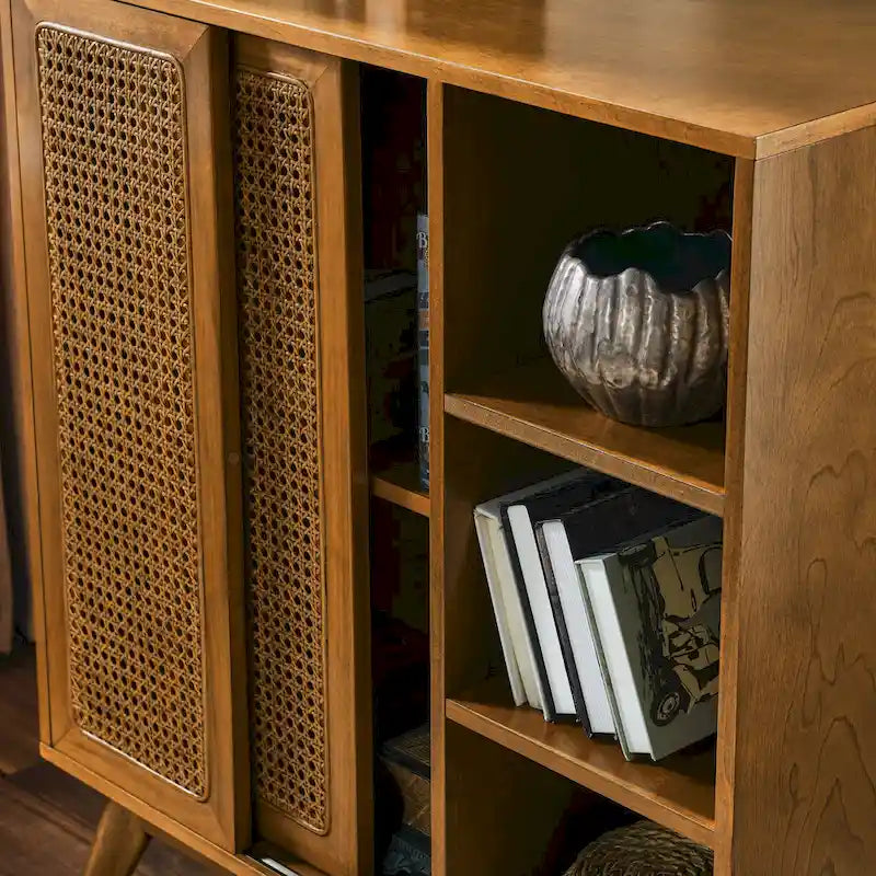 Buffet et enfilade en rotin de style Mid-Century avec étagère réglable et pieds en bois massif