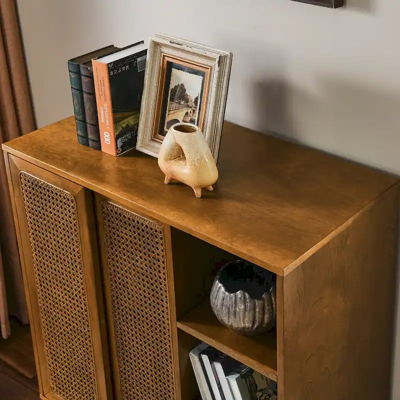 Buffet et enfilade en rotin de style Mid-Century avec étagère réglable et pieds en bois massif