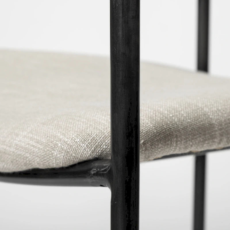 Chaise de salle à manger dossier ouvert en tissu beige avec cadre en métal noir mat – 21.5L x 21.1W x 28.7H